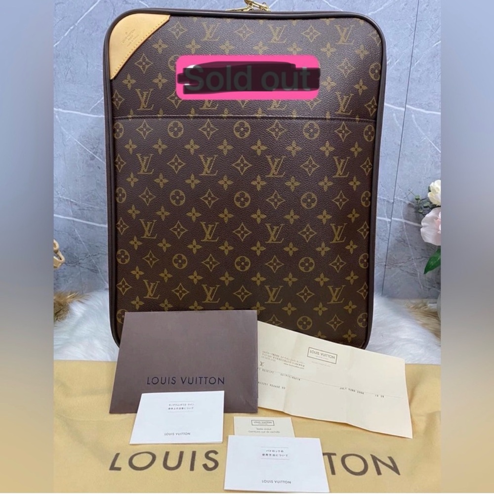 A 255 - 💯 % authentic Louis Vuitton luggage 45